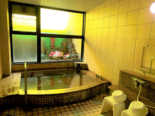家族風呂・露天風呂なら大分県大分市の天然温泉「アサヒ温泉」がおすすめ！ 花の湯写真