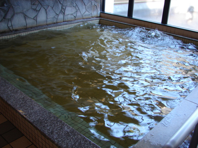 家族風呂・露天風呂なら大分県大分市の天然温泉「アサヒ温泉」がおすすめ！ ぬる湯2写真