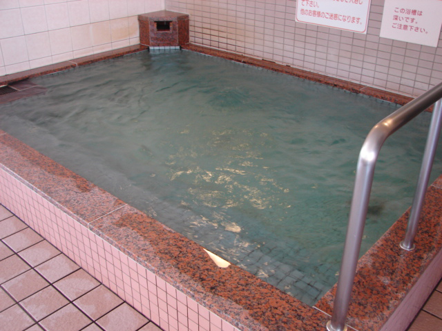 家族風呂・露天風呂なら大分県大分市の天然温泉「アサヒ温泉」がおすすめ！ 冷水浴写真